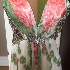 My beloved wedding dress. Brought in Europe by my mom. XS-S size. Empire style.